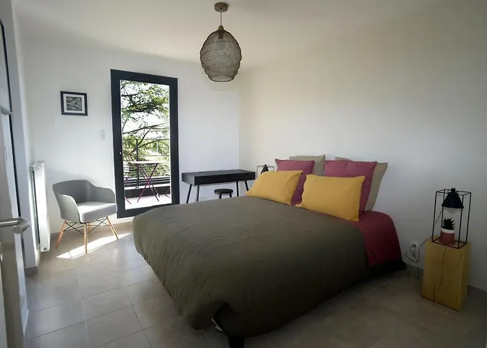 לינה וארוחת בוקר Maison Canopee Saint-Genis-les-Ollières