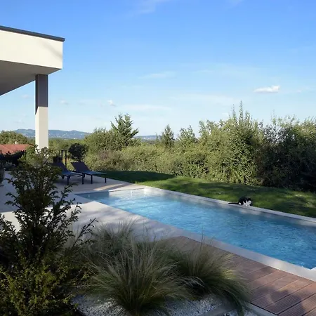 Maison Canopee Bed & Breakfast
