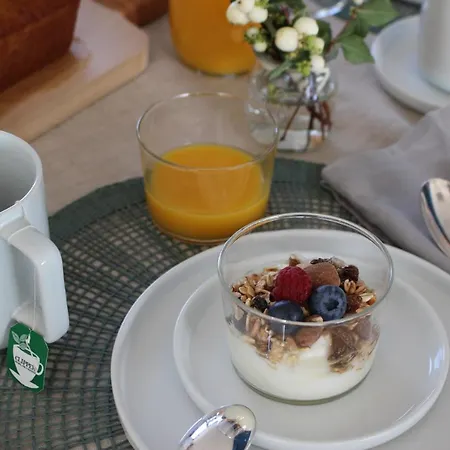 Maison Canopee Bed & Breakfast
