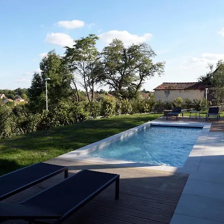 Maison Canopee Bed & Breakfast